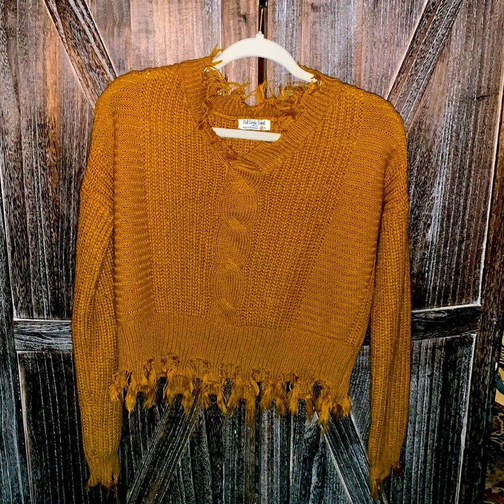 Full Circle Trends sweater. Cropped waist.